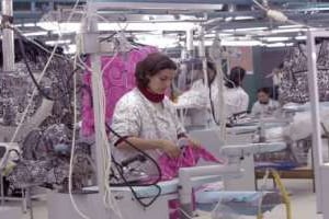 En février et mars, la filière textile a vu ses livraisons vers l’étranger augmenter. © AFP