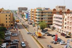 L’avenue Kwame-Nkrumah dans le centre de la capitale burkinabè, Ougadougou. © Ahmed Ouoba pour J.A.