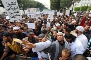 Des islamistes manifestent dans le centre de Tunis, le 29 avril 2011. © AFP
