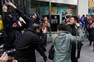 La police chinoise redoute une « révolution du jasmin », ici lors d’une manifestation à Shanghaï. © AFP
