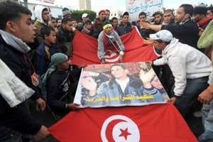 Hommage à Mohamed Bouazizi le 28 janvier 2011 dans la région de Kasserine. © AFP