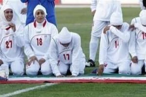 Les joueuses iraniennes en larmes après avoir été interdites de match contre la Jordanie. © Ali Jarekji/Reuters