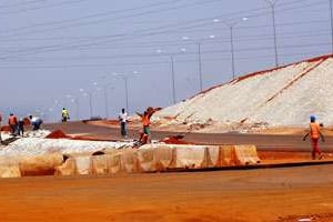 L’emprunt lancé par Dakar permettra notamment de financer la construction d’infrastructures routiè © Jules Domingo/Apa