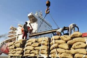 L’État a pu prélever 120 milliards de F CFA, en partie grâce aux exportations de cacao. © Sia Kambou/AFP