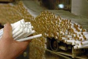 Une fabrique de cigarette. © AFP