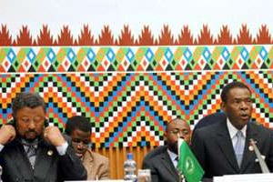Obiang Nguema, président de l’UA pour un an avec Jean Ping, le 24 mai 2011 à Addis-Abeba. © Simon Maina/AFP