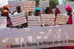 Manifestation de femmes sénégalaises et guinéennes, à Kolda (Sénégal), le 2 avril 2011. © AFP