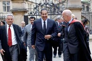 Le Premier ministre qatari Hamad Ibn Jassem (centre), défend le principe de solidarité des Arabes. © Reuters