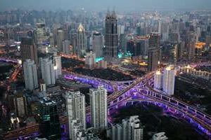 Vue aérienne de Shanghai, un des plus fortes places mondiales de la banque. © AFP