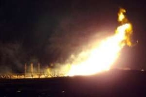 Des flammes s’échappent d’un gazoduc, le 4 juillet 2011 dans la région de Bir al-Abd, en Égyp © AFP
