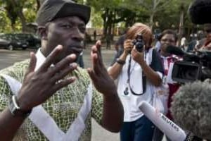 Charles Blé Goudé répond à la presse le 26 mars 2011 à Abidjan. © AFP