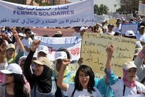 Des féministes marocaines demandent que l’égalité homme-femme soit inscrite dans la Constitution. © AFP