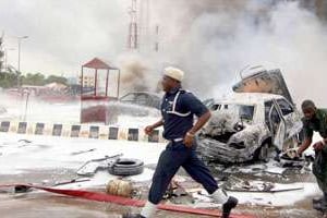 16 juin 2011 Un attentat-suicide prend pour cible le QG de la police à Abuja. © Afolabi Sotunde/Reuters