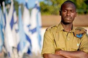Adopté par une famille israélienne, il rêve aujourd’hui de devenir ambassadeur en Guinée. © Olivier Fitoussi pour J.A.