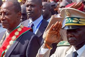 À côté d’Alpha Condé, le général Nouhou Thiam (à dr.), arrêté le 19 juillet. © Cellou Diallo/AFP