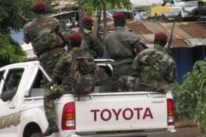 Patrouille des forces de sécurité guinéennes, le 19 juillet à Conakry. © Reuters