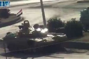 Une image tirée d’une vidéo YouTube montre des chars de l’armée syrienne à Hama. © AFP