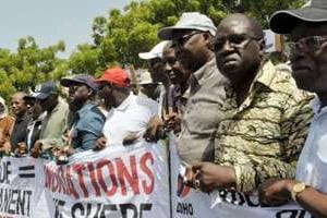 Manifestation contre la vie chère le 14 août à Dakar. © AFP.