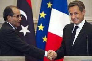 Mahmoud Jibril, numéro 2 du CNT, reçu le 24 août 2011 à l’Elysée par Nicolas Sarkozy. © AFP