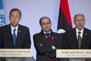 Ban Ki-moon, Mahmoud Jibril et Mustafa Abdel Jalil le 1er septembre 2011 à Paris lors de la confér © AFP