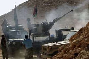 Des combattants libyens, le 11 septembre 2011 à Wadi Dinar, près de Bani Walid. © Joseph Eid/AFP
