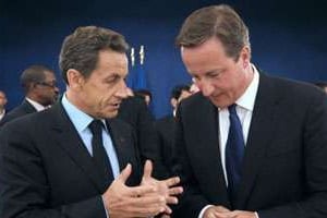 Nicolas Sarkozy et David Cameron le 1er septembre 2011 à l’Elysée lors d’un sommet sur la Libye. © AFP