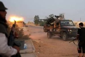 Les forces du CNT libyen aux abords de Wadi Bey, le 15 septembre 2011. © AFP