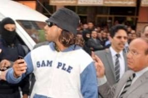 Adil El-Atmani lors d’une reconstitution de l’attentat du 28 avril 2011 au café Argan à Marrakech. © AFP