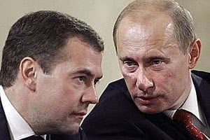 En réalité, il n’y a jamais eu de duel politique entre Medvedev et Poutine. © AFP