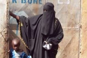Voir une femme en niqab à Bamako est désormais fréquent. © Baba Ahmed pour jeuneafrique.com