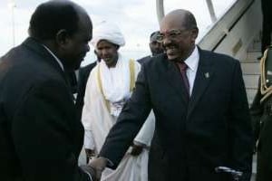 Le président soudanais Omar el-Béchir, lors de son arrivée au Malawi, le 14 octobre 2011. © Amos Gumulira/AFP
