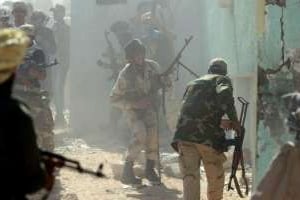 Des combats du CNT libyen le 17 octobre à Syrte. © Ahmad al-Rubaye/AFP