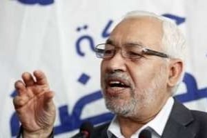 Rached Ghannouchi, le leader de Ennahdha, a dû faire la queue pour voter à El-Menzah. © Reuters