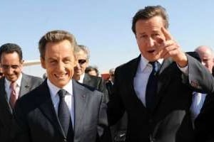 David Cameron et Nicolas Sarkozy, le 15 septembre 2011 à Benghazi. © Stefan Rousseau/AFP