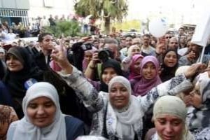 Des militantes du parti Ennhadha savourent leur victoire attendue. © Reuters