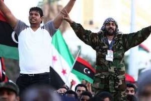 Manifestations commémorant la mort du leader libyen déchu Mouammar Kaddafi à Tripoli, le 28 octob © AFP