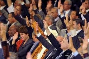 Un vote à main levée au Parlement algérien, en 2008. © Fayez Nureldine/AFP