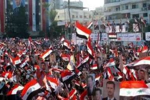 Des Syriens manifestent leur soutien au président Bachar al-Assad, le 27 octobre 2011 à Damas. © AFP