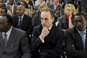 Laurent Contini (C.), lors de la visite de Paul Kagamé en France, le 12 septembre 2011. © Vincent Fournier pour J.A.