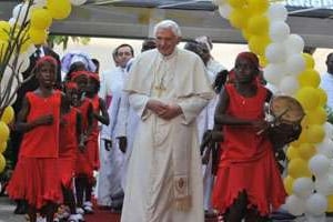 Le pape Benoît XVI, le 19 novembre 2011 à Cotonou, au Bénin. © AFP