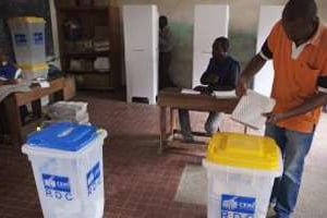Un bureau de vote à Kinshasa le 28 novembre 2011. © Reuters