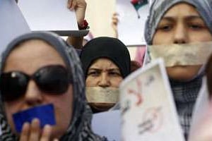 Des Libyennes manifestent pour que les nouvelles autorités aident les femmes victimes de viol. © Reuters