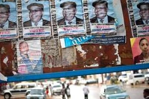 Des affiches pour le candidat à la présidentielle Tshisekedi à Lubumbashi, le 2 décembre. © AFP