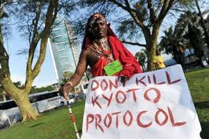 Durban, 2 décembre, un militant pour la prolongation du protocole de Kyoto qui prend fin en 2012. © AFP