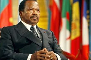 Le président camerounais Paul Biya à Paris en 2007. © Reuters