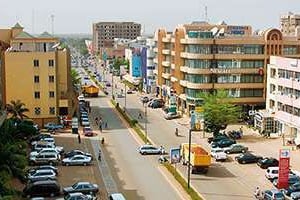 L’avenue Kwame-Nkumah, en plein centre-ville de Ouagadougou. © Yempabou Ahmed Ouoba/J.A.