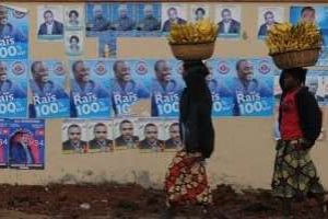 Sur les murs de Kinshasa, les affiches de Kabila sont omniprésentes. © D.R.