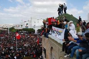 Manifestation à Tunis contre le Premier ministre de transition, le 25 février 2011. © AFP