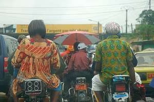 Les motos-taxis de Douala, une véritable institution. © Verni22im/flick’r/CC