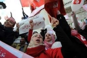 Des milliers de personnes sont rassemblées le 14 janvier 2012, avenue Bourguiba à Tunis. © AFP